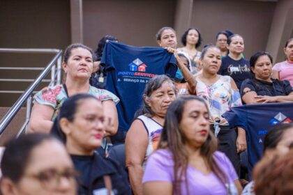 Auxiliares de serviços gerais das escolas públicas do Amazonas estão há três meses sem receber e deputado Wilker Barreto cobra soluções da Seduc