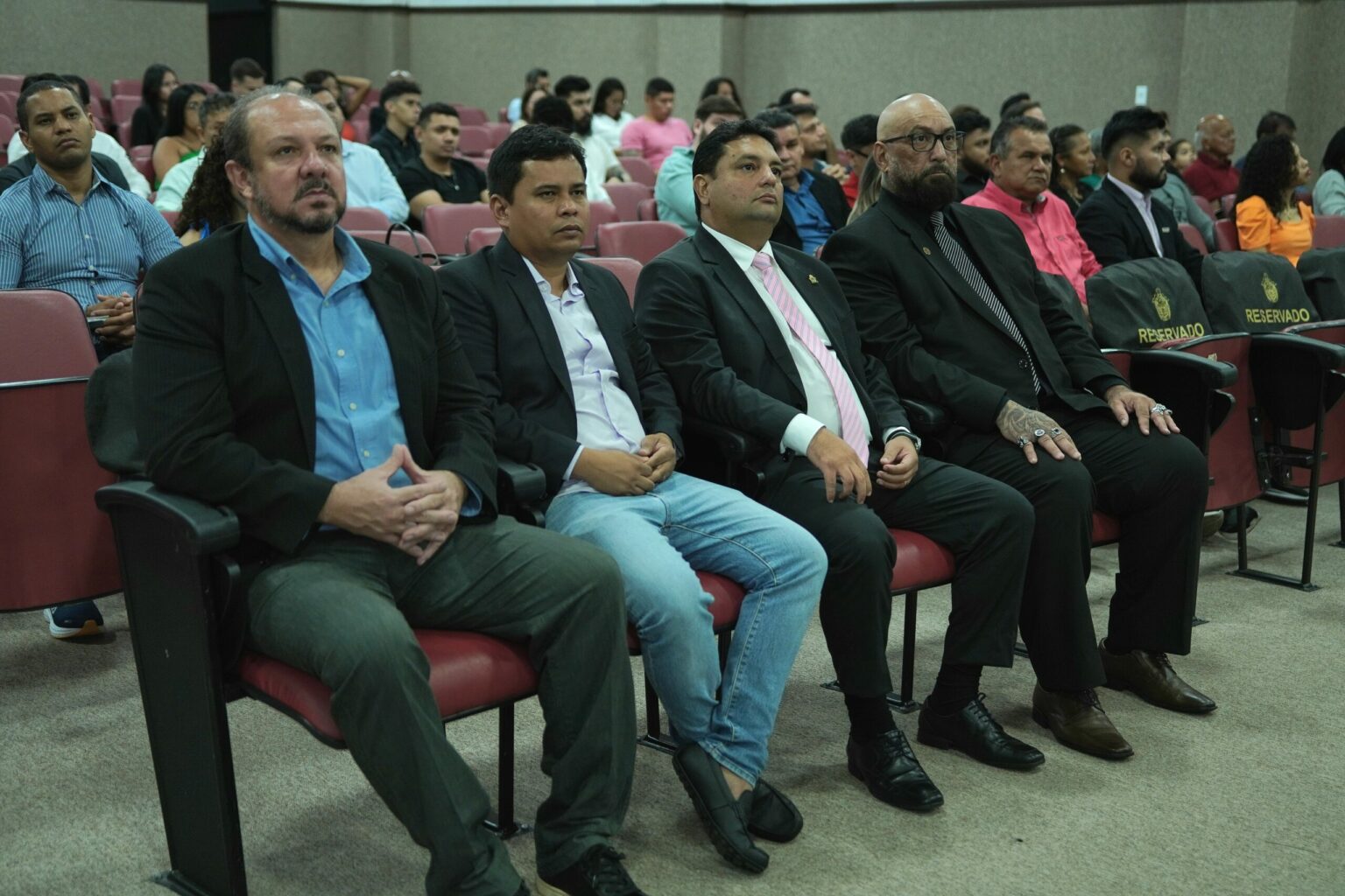 Caio André participa de entrega de identidades profissionais a membros do Conselho de Educação Física