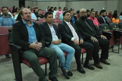 Caio André participa de entrega de identidades profissionais a membros do Conselho de Educação Física
