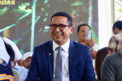 Daniel Almeida participa da cerimônia da assinatura da ordem de serviço para construção de novo viaduto em Manaus