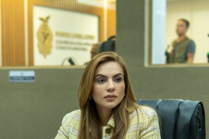 Débora Menezes presta solidariedade à vereadora Professora Jacqueline