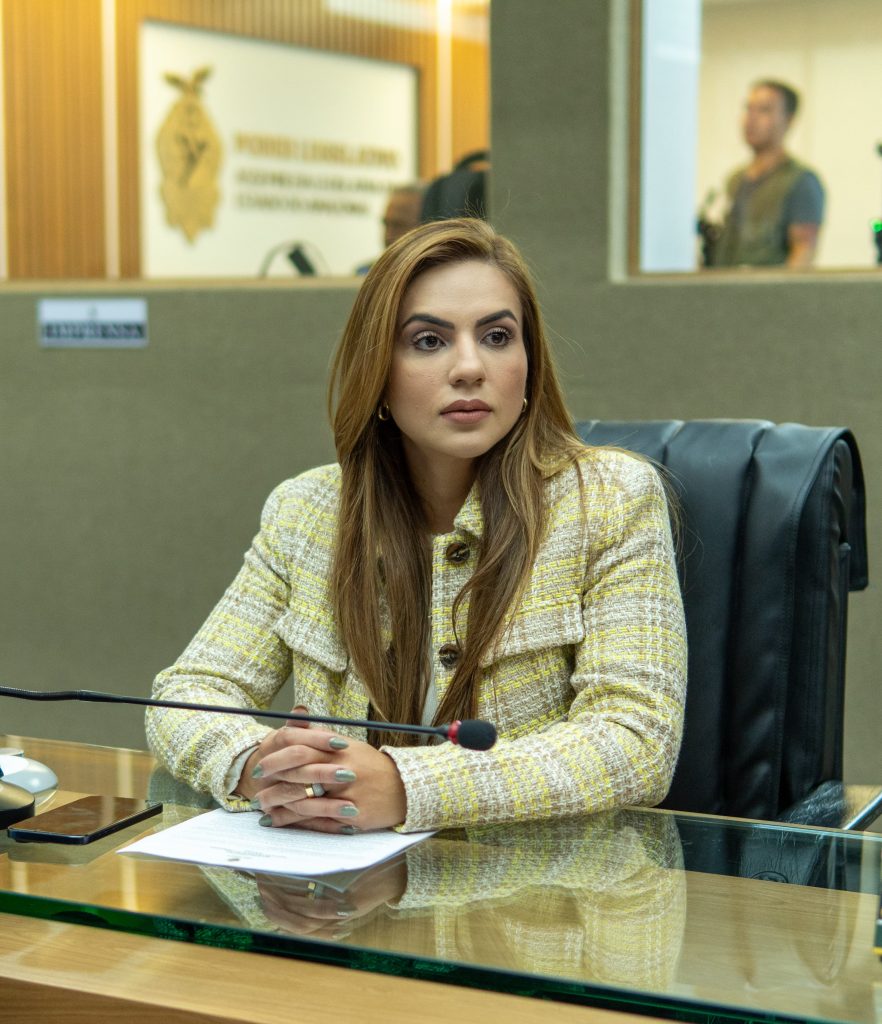 Débora Menezes presta solidariedade à vereadora Professora Jacqueline
