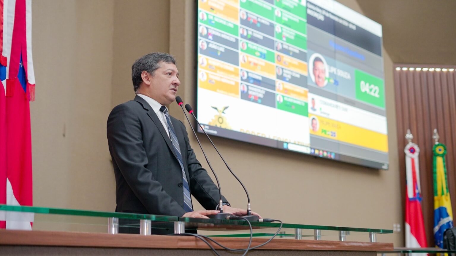 Deputado Felipe Souza trabalha para garantir pagamento de profissionais terceirizados na educação