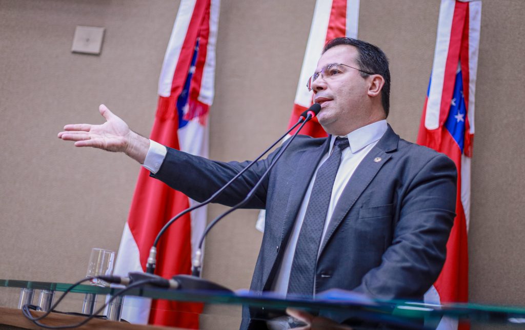 Deputado Wilker Barreto pede suspensão da contratação de OS para gerir hospital em Lábrea