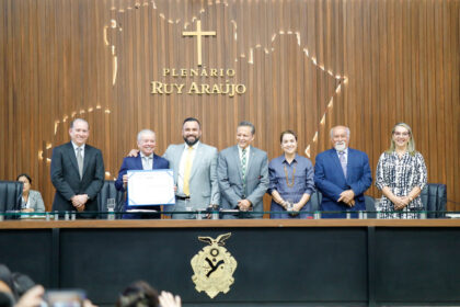 Dr. Rubem Alves da Silva Júnior recebe Título de Cidadão do Amazonas na Aleam