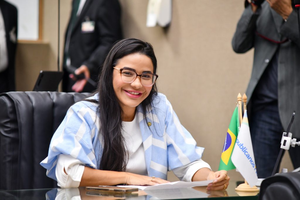 Dra. Mayara propõe cadastro único de mães atípicas para facilitar concessão de benefícios