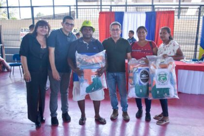 Em Iranduba, deputado João Luiz participa de entrega de kits de proteção individual do programa Atualiza Pescador