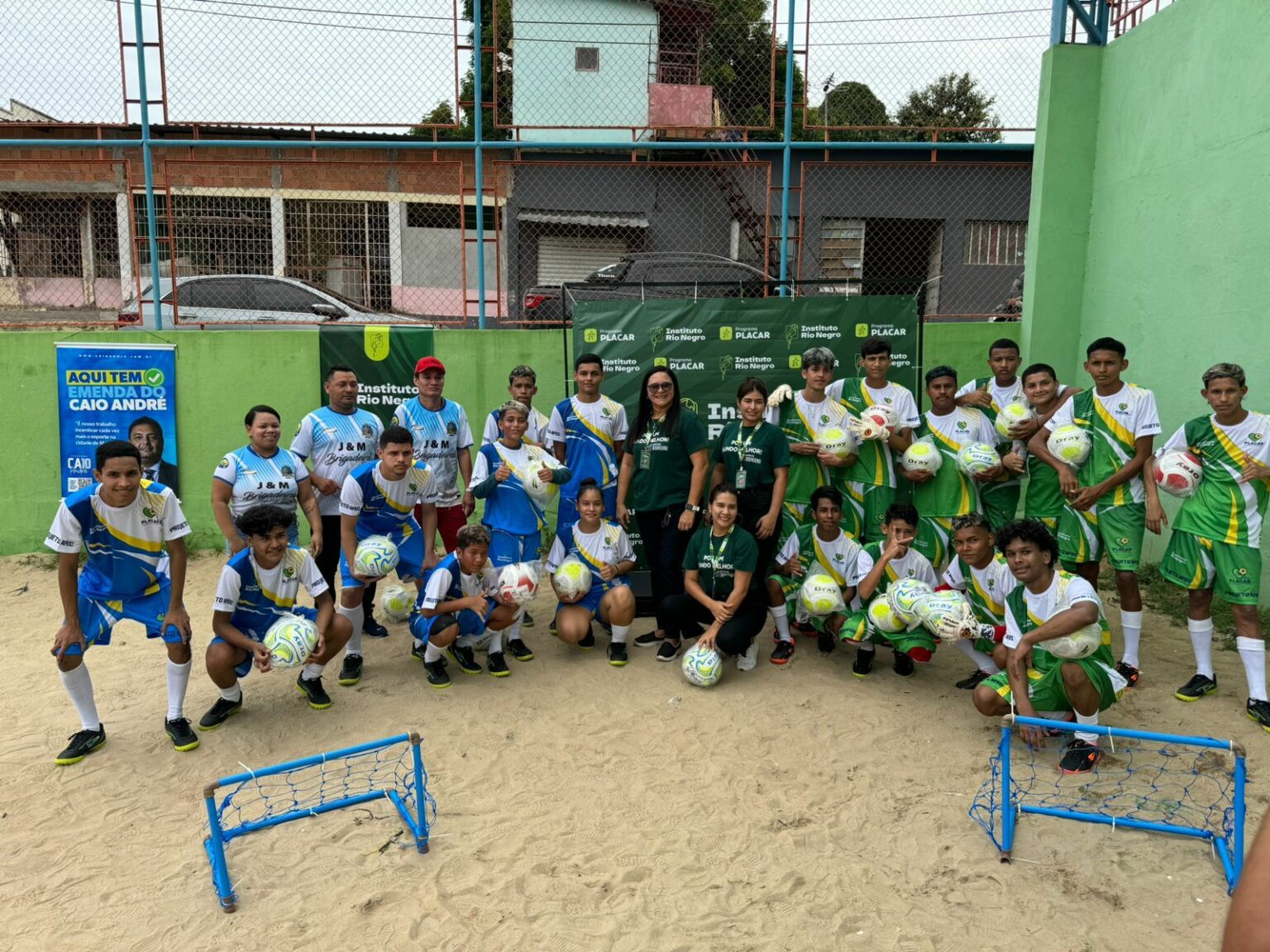 Com emenda parlamentar de Caio André, projetos das zonas norte e leste recebem material esportivo