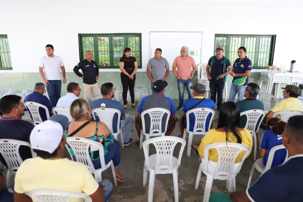 Governo do Amazonas beneficia piscicultores de Iranduba e Manacapuru com entrega de 93 mil alevinos de tambaqui