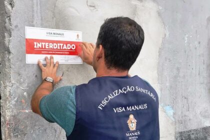 Visa Manaus apreende 25 toneladas de farinha de trigo falsificada em depósito na zona Leste da cidade
