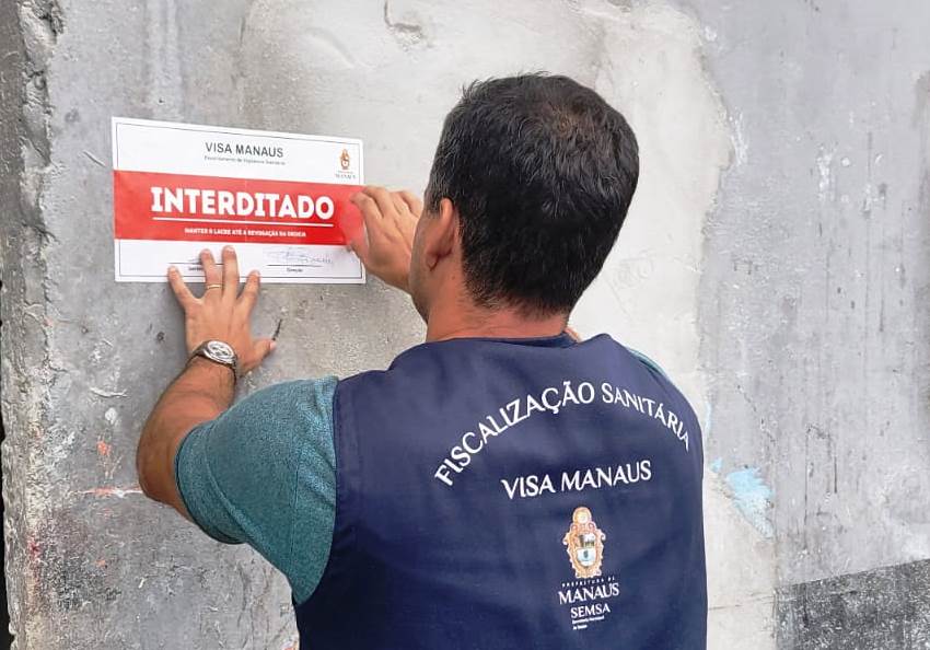 Visa Manaus apreende 25 toneladas de farinha de trigo falsificada em depósito na zona Leste da cidade
