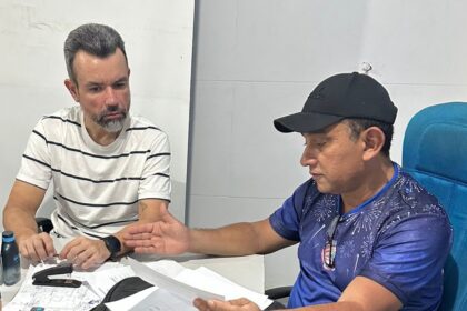 Vereador Peixoto ouve demandas de grupo artístico que reúne mais de 40 instituições