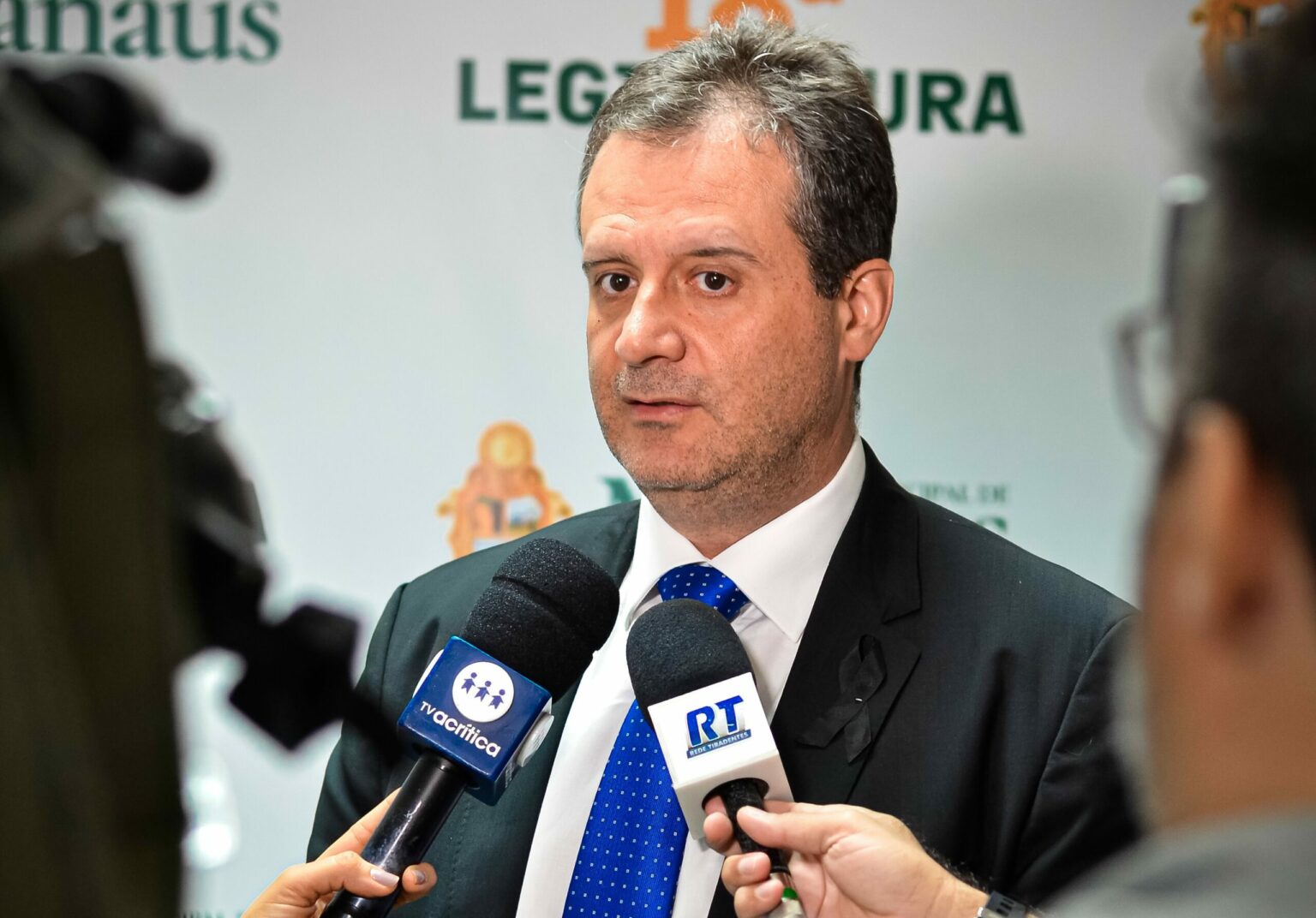 Marcelo Serafim presta solidariedade à vereadora Professora Jacqueline após sessão na CMM