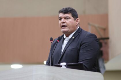 Allan Campelo denuncia troca de gestora em escola na comunidade Jesus Me Deu, na zona norte