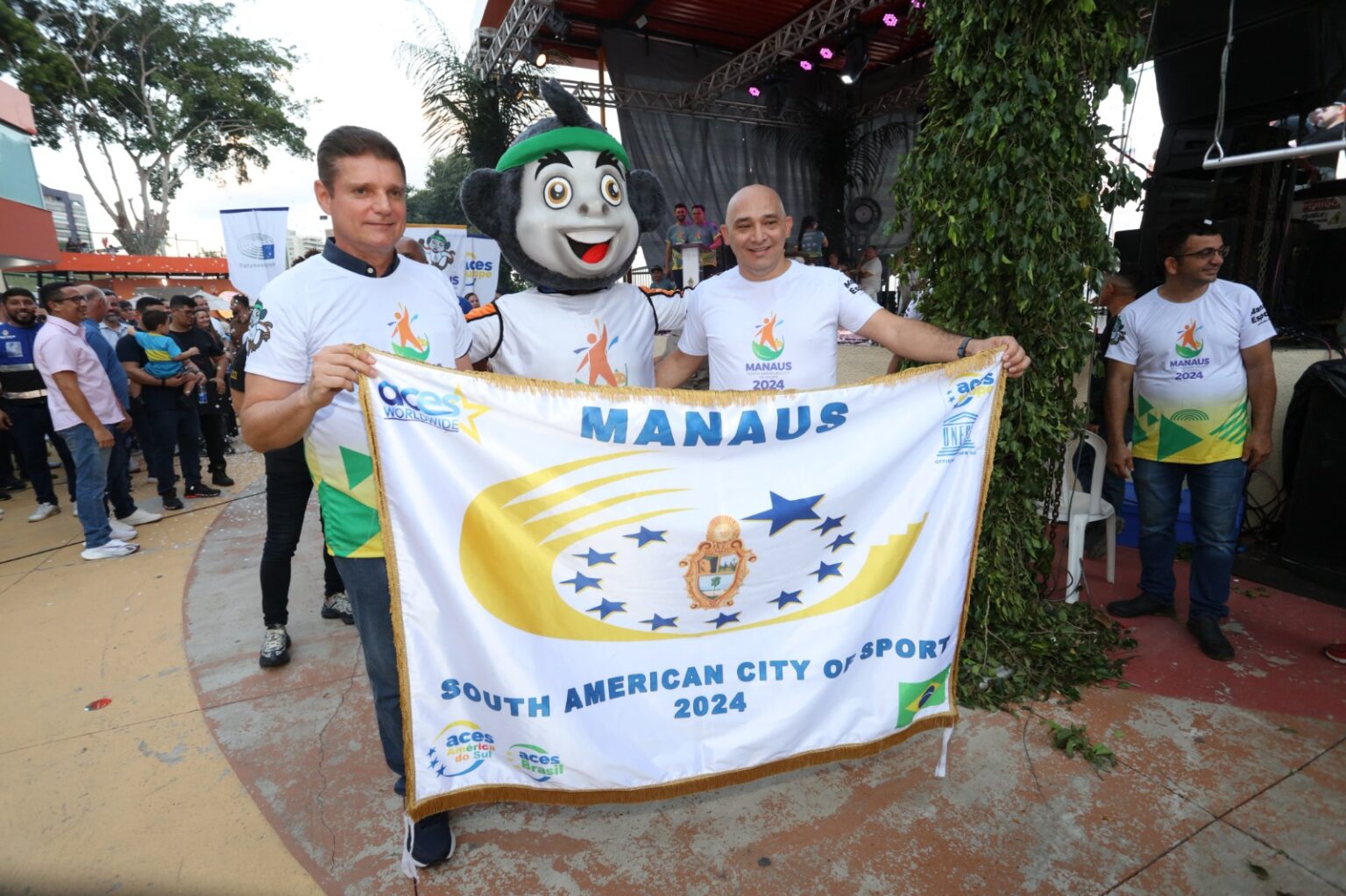 Manaus recebe título e bandeira de ‘Cidade Sul-Americana do Desporto’