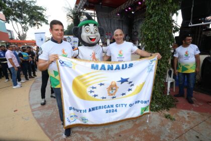 Manaus recebe título e bandeira de ‘Cidade Sul-Americana do Desporto’