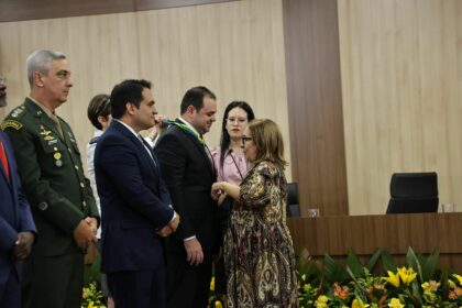 Presidente Roberto Cidade é homenageado pelo Tjam com a ‘Medalha do Mérito Acadêmico’