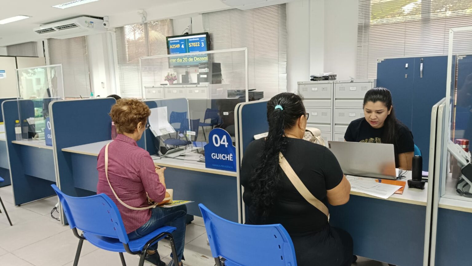 Prefeitura de Manaus convoca nascidos em fevereiro para recadastramento e alerta que 302 beneficiários de janeiro estão com o pagamento sob risco