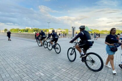 Ciclopatrulha garante segurança com policiamento preventivo em parques e zonas comerciais de Manaus