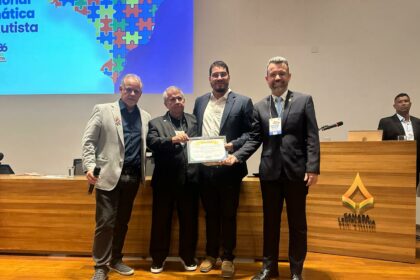 Peixoto recebe título de secretário estadual do autismo durante encontro nacional 