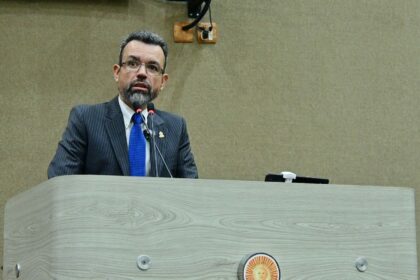 Em sessão na CMM, Peixoto homenageia associação de pais de crianças traqueostomizadas