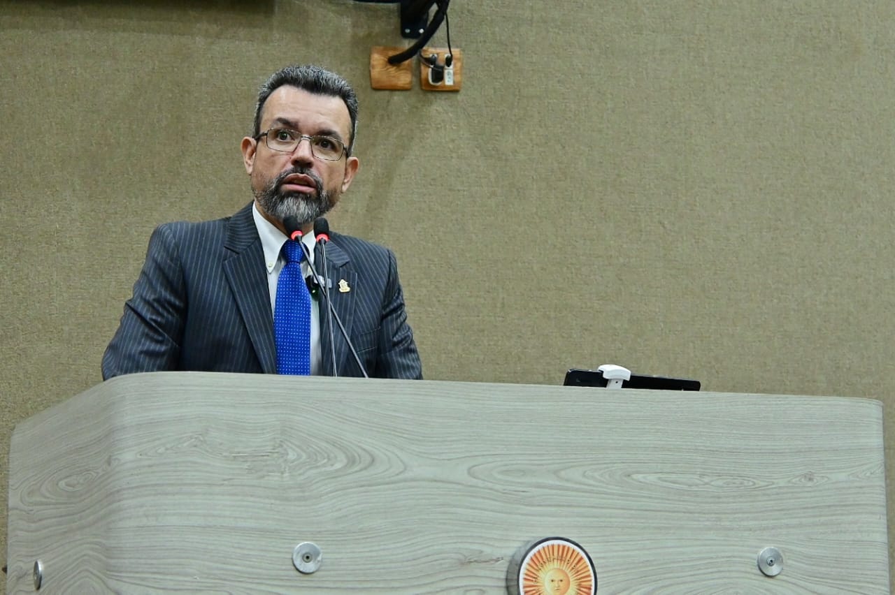 Em sessão na CMM, Peixoto homenageia associação de pais de crianças traqueostomizadas