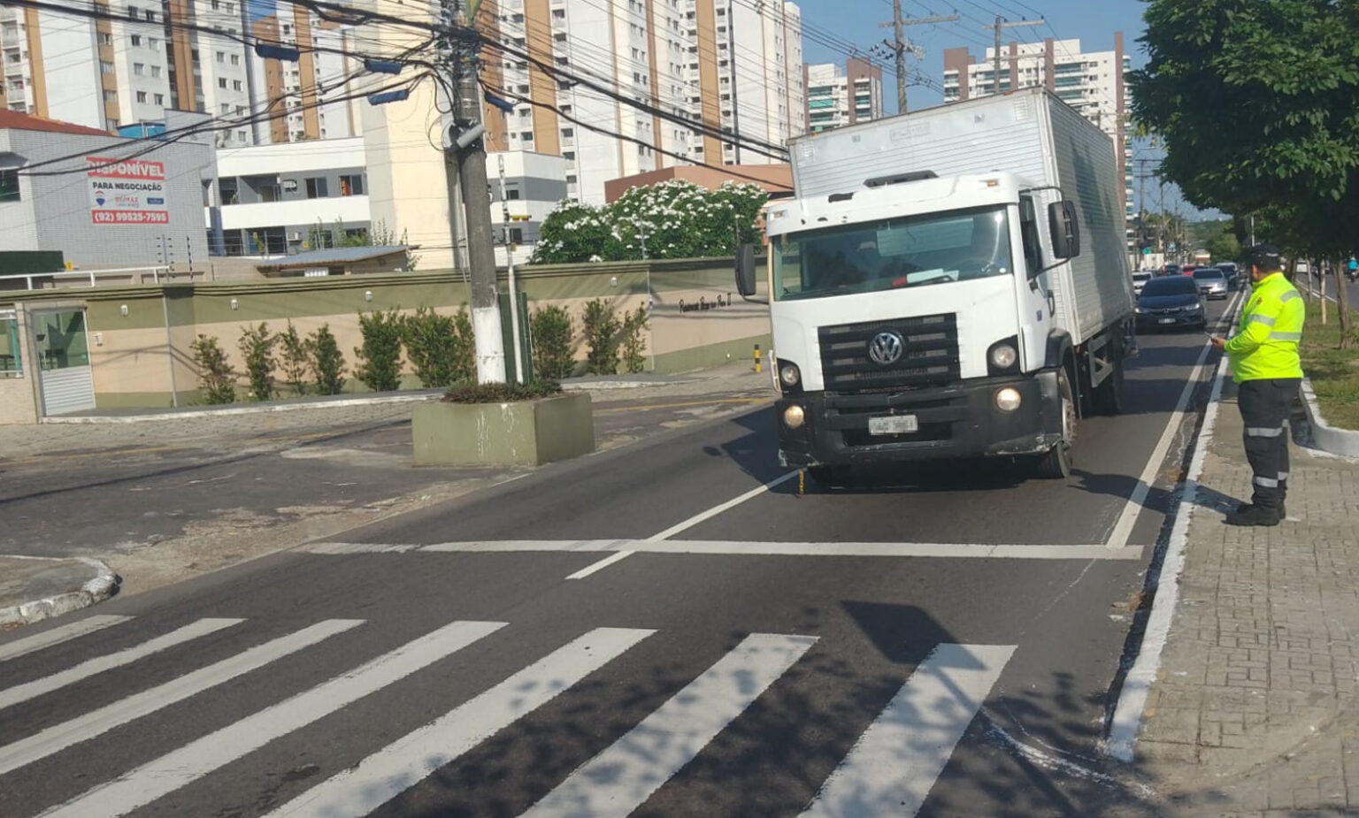 Prefeitura monitora veículos de grande porte na avenida Ephigênio Salles
