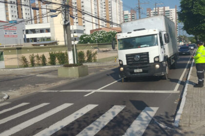 Prefeitura monitora veículos de grande porte na avenida Ephigênio Salles