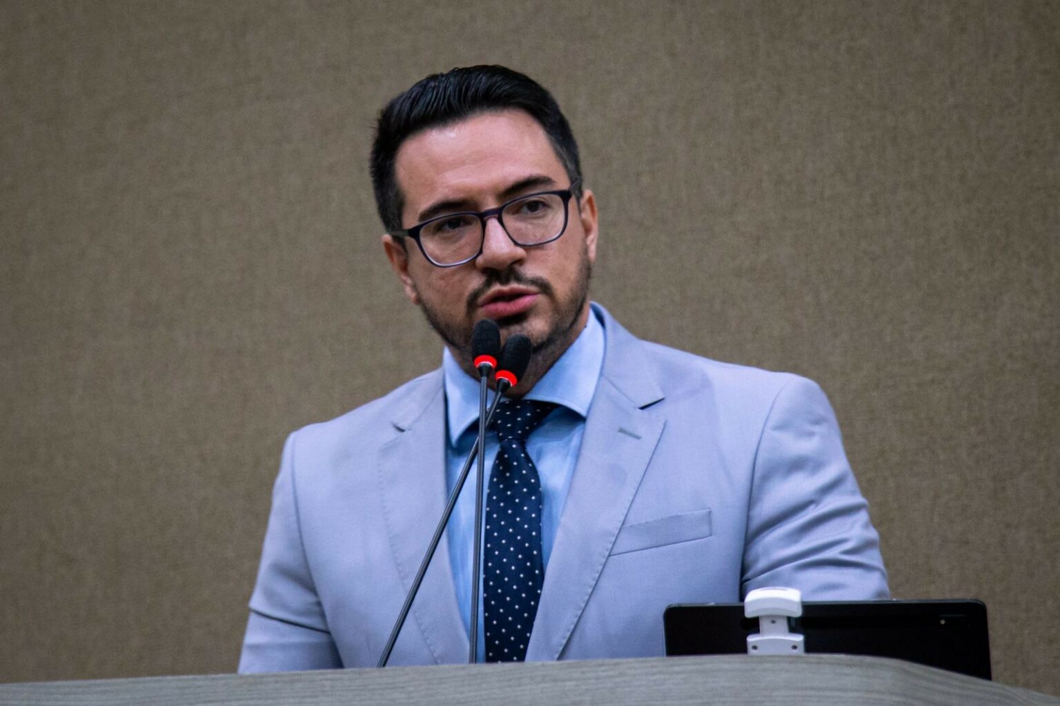 Rodrigo Guedes cobra concurso público da Semed para ampliação do quadro de profissionais