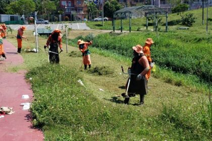 Parque Paulo Jacob recebe ação de limpeza da prefeitura
