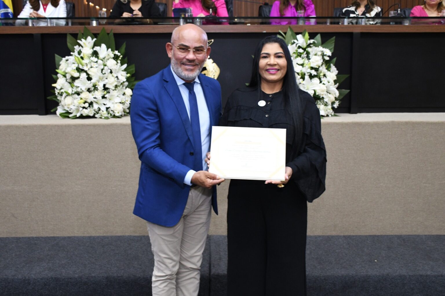 Cabo Maciel concede título de Mulher Cidadã Amazonense à vereadora Brenna Dianá em celebração ao Dia Internacional da Mulher