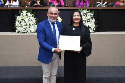 Cabo Maciel concede título de Mulher Cidadã Amazonense à vereadora Brenna Dianá em celebração ao Dia Internacional da Mulher