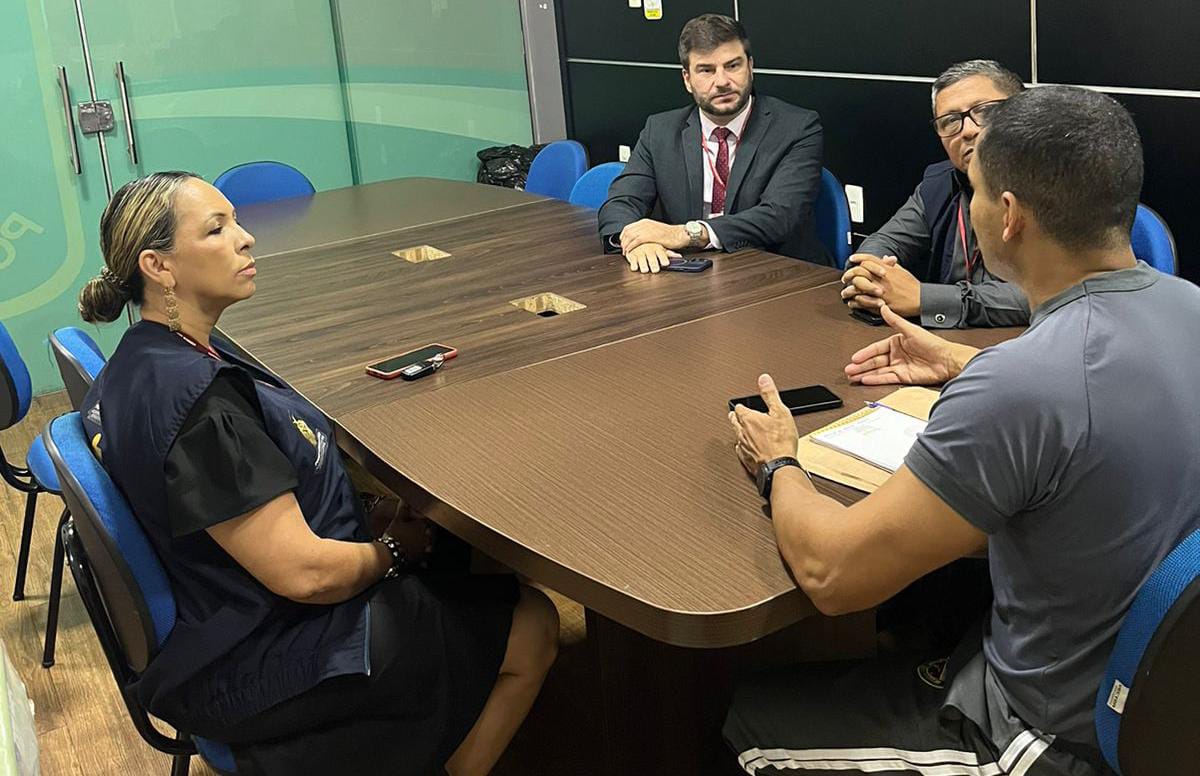 Comissão de Defesa das Crianças e Adolescentes, presidida pelo deputado João Luiz, realiza visitas em escolas estaduais após denúncias de bullying e agressões