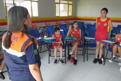 Defesa Civil do Amazonas realiza atividades de conscientização com crianças do Projeto Bombeiro Mirim
