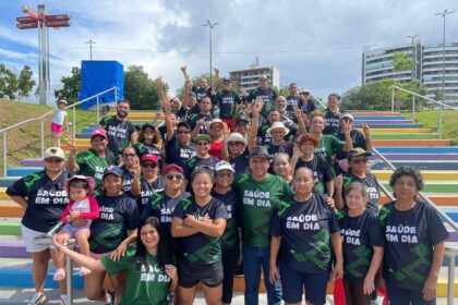 Vereador Dr. Daniel Vasconcelos movimenta Praia da Ponta Negra com projeto Saúde em Dia