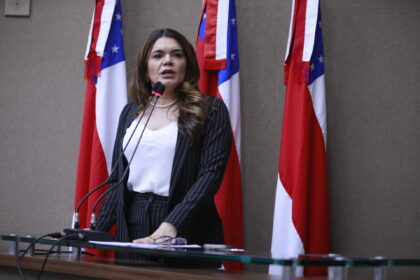 Deputada Alessandra Campêlo faz Moção de Apelo à Justiça Federal por estudantes aprovados na Ufam