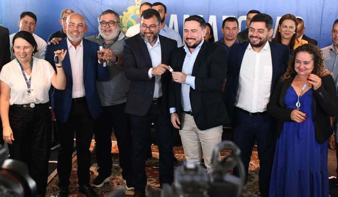 Deputado Cabo Maciel acompanha entrega de equipamentos e veículos para a UEA, fortalecendo compromisso com educação no Amazonas