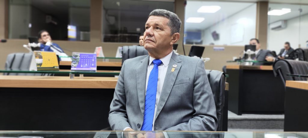 Deputado Dan Câmara pede atenção dos Poderes Executivos na atenção aos servidores