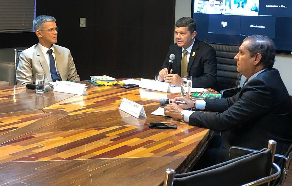 Deputado Dan Câmara preside reunião da Comissão de Justiça e Segurança Pública da Unale