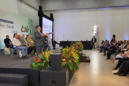Deputado Sinésio Campos participa da abertura de evento ‘Amazonas Óleo, Gás e Energia 2024’