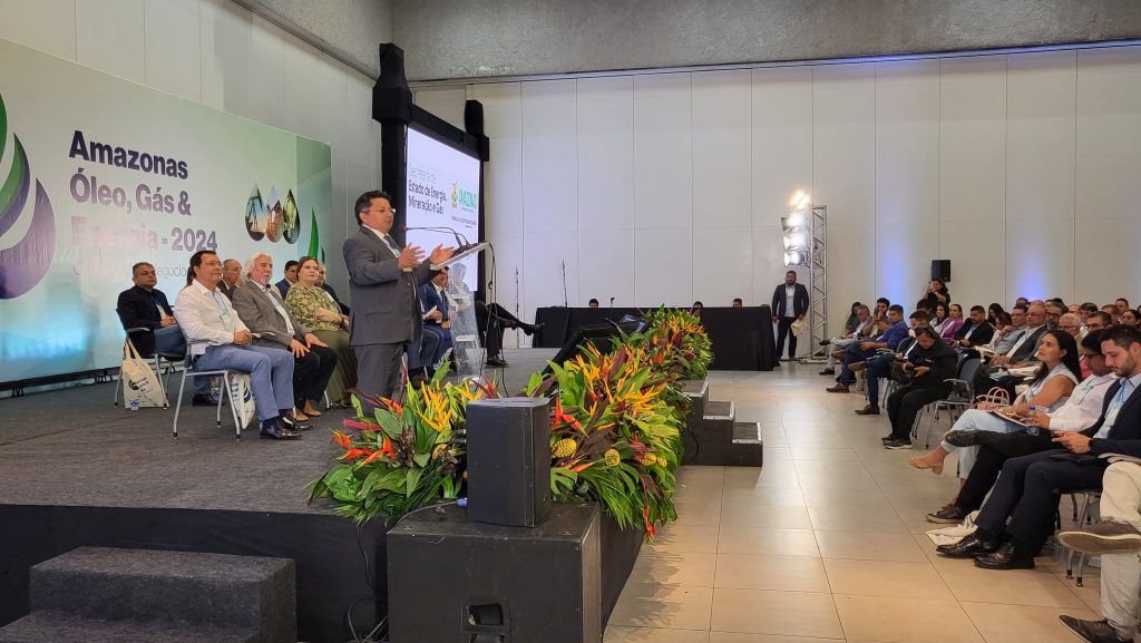 Deputado Sinésio Campos participa da abertura de evento ‘Amazonas Óleo, Gás e Energia 2024’
