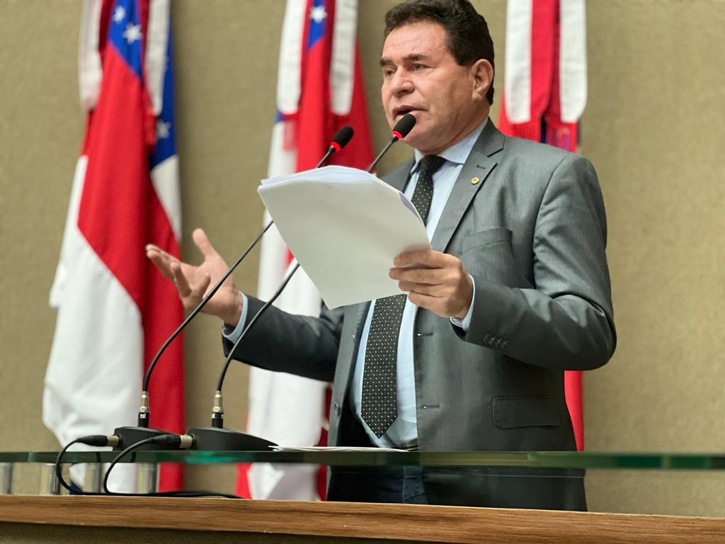Deputados propõem leis que beneficiam conselheiros tutelares e pacientes com diagnóstico de endometriose