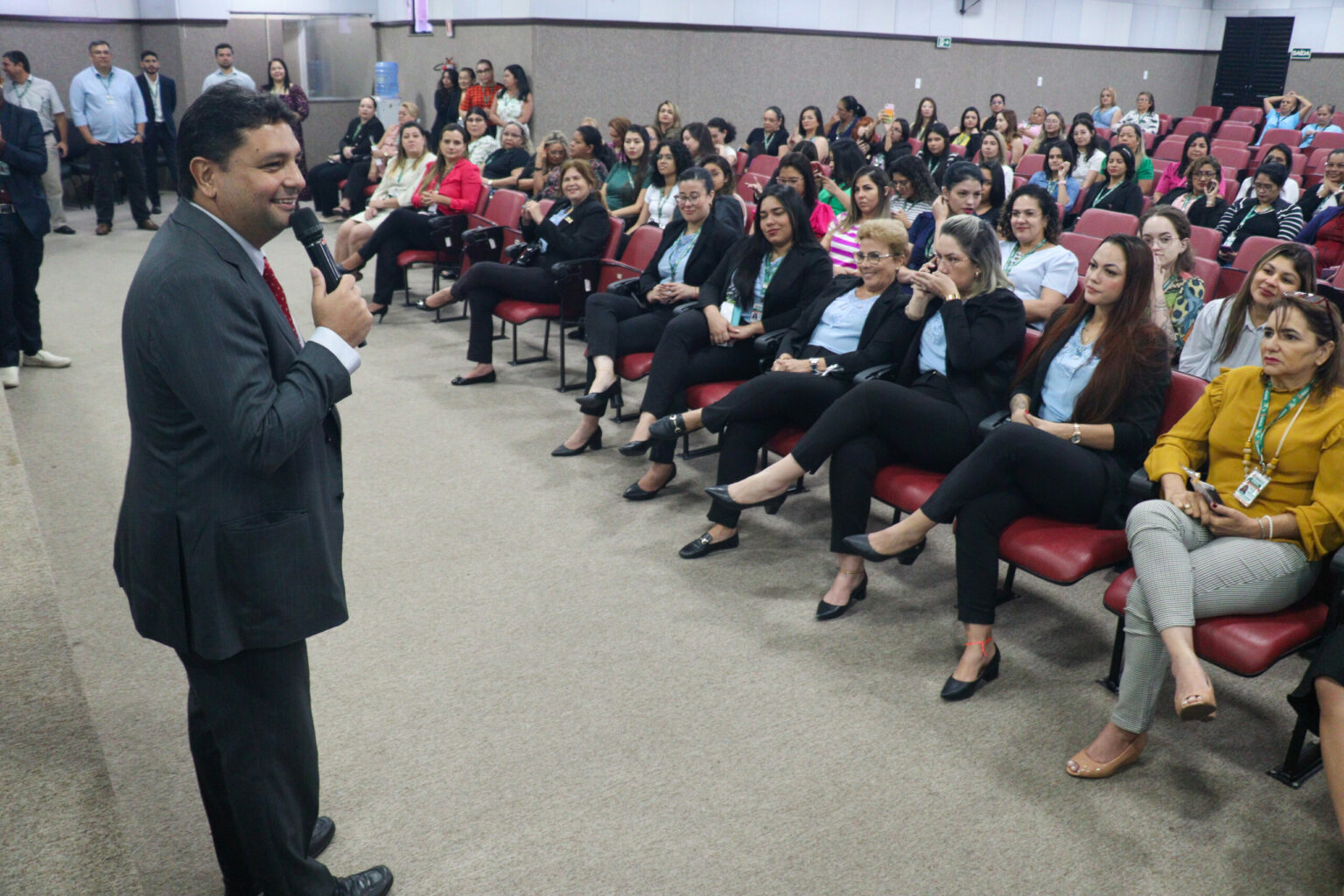 CMM homenageia servidoras em alusão ao Dia Internacional da Mulher