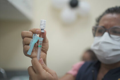 Prefeitura oferta vacina contra dengue em oito unidades de saúde