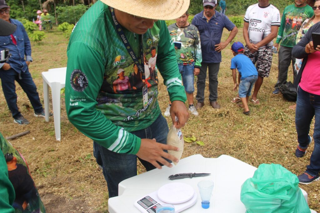 Em São Sebastião do Uatumã, excursão de produtores rurais a plantios de café reúne mais de 100 participantes