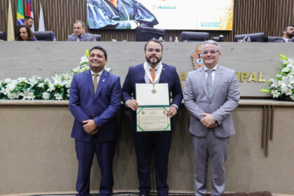 Na CMM, juiz eleitoral Fabrício Marques recebe honraria Medalha de Ouro Cidade de Manaus