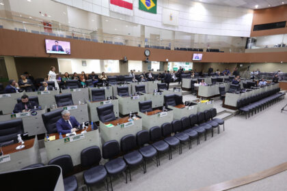 Parlamentares cobram explicações sobre denúncias de problemas no atendimento do ManausMed