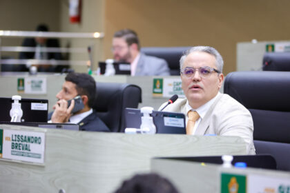 Lissandro Breval comemora derrubada de veto a PL que busca ensinar educação financeira nas escolas