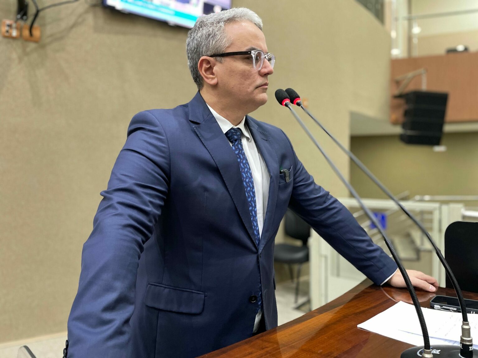 Na CMM, vereador Lissandro Breval questiona aumento do custeio e despesas da Manausmed