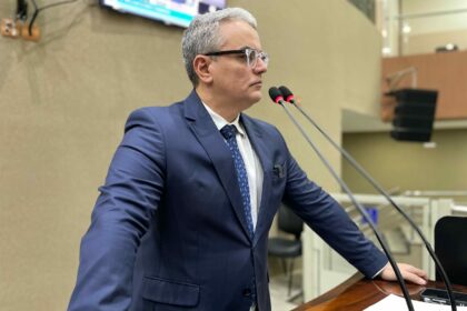 Na CMM, vereador Lissandro Breval questiona aumento do custeio e despesas da Manausmed